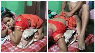 साड़ी उठाकर बीवी की चूत की घोड़ी दौड़ाता पति