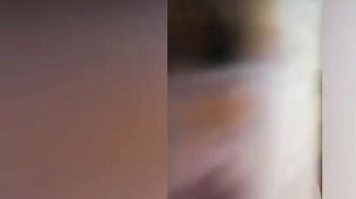 आंटी की चूत बजाई अंकल के सामने उसके कहने पर