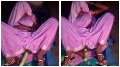 औरत का भेस धारण कर लड़के ने अपनी गांड में डाली लंबी लौकी!
