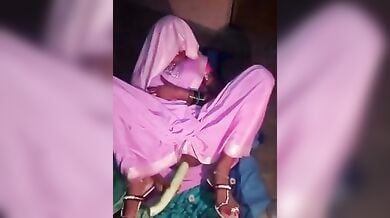 औरत का भेस धारण कर लड़के ने अपनी गांड में डाली लंबी लौकी!