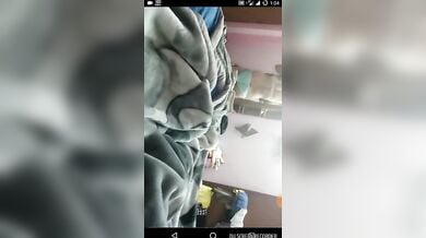 ब्रा पेंटी में रात गुजार रही गर्लफ्रेंड को बॉयफ्रेंड ने फिल्माया