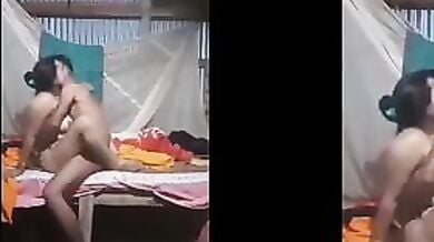 पति ने बीवी की लड़केके साथ चुदाई की वीडियो बना के वाइरल कर दी