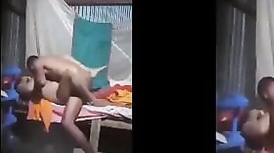 पति ने बीवी की लड़केके साथ चुदाई की वीडियो बना के वाइरल कर दी