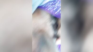 ब्रा पैंटी बाजू में खिसकाकर लड़की ने खोलकर दिखाई अपनी चूत और बड़े बूब्स