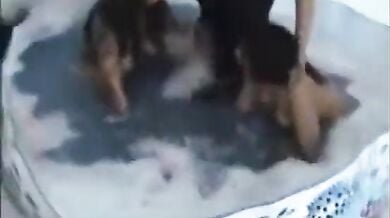 हॉस्टल में लैसबियन सेक्स करती लड़कियों के गांड पर वार्डन ने मारे चमाटे