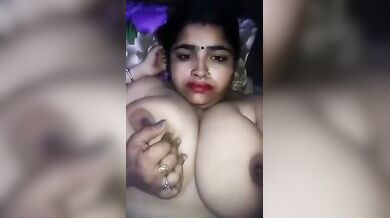 गाँव की मोटी भाभी के बड़े बूब्स और छोटी चूत का वीडियो