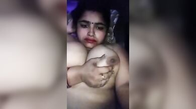 गाँव की मोटी भाभी के बड़े बूब्स और छोटी चूत का वीडियो