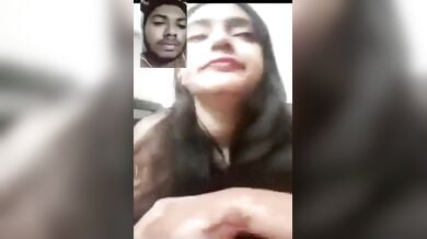 सेक्सी बांग्लादेशी लड़की के साथ वीडियो कॉल में लाइव सेक्स