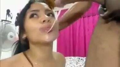 NRI लड़की के बाल पकड़कर मुंह चोदता विदेसी