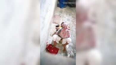 पाकिस्तानी लड़की सायरा को अपने आशिक से चुदते हुए चुपचाप फिल्माया