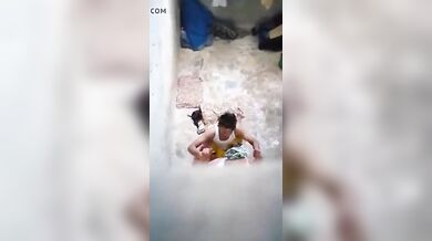 पाकिस्तानी लड़की सायरा को अपने आशिक से चुदते हुए चुपचाप फिल्माया