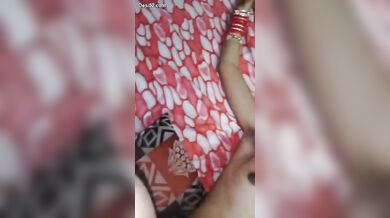 शादी वाला लाल चूड़ा पहनकर दर्द सहते हुए चुदती पंजाबी बीवी