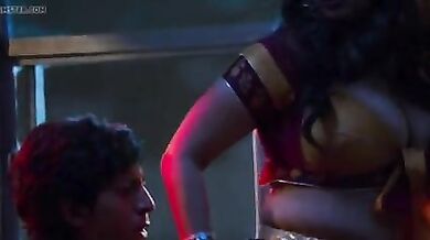 गाँव की छोरी रानी की चलती बस में चुदाई