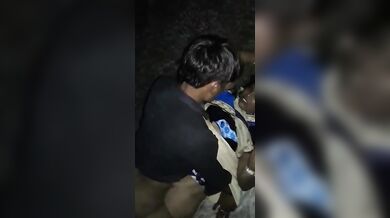 रोड साइड रंडी का गैंगबैंग करते 3 देहाती लफंगे