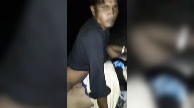 रोड साइड रंडी का गैंगबैंग करते 3 देहाती लफंगे