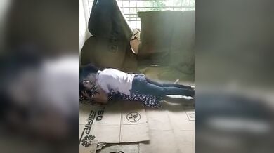 नेपाली कॉलेज लवर्स ने की अंडर कंस्ट्रक्शन बिल्डिंग में चुदाई