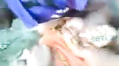 खुले में चुदाई करते लवर्स को उनके दोस्तों ने फिल्माया