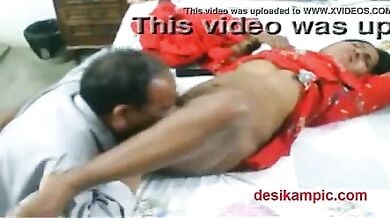 रंडी को होटल में लाकर उसकी काली बुर चाटकर चोदता कस्टमर