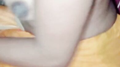 गाँव की न्यूड भाभी से प्रदीप ने अपना बड़ा लंड पकड़ के हिलवाया