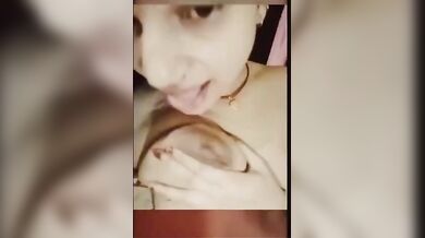 हॉट बिहारी भाभी का लंड चूस और चुचियों से खेलने का वीडियो