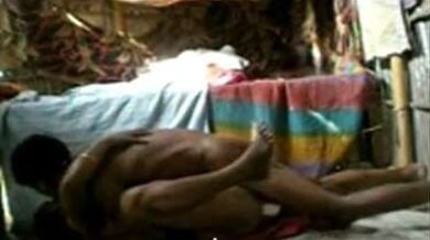देहाती पति पत्नी की दोपहर के वक्त झोपड़े में चुदाई