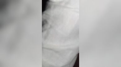 सलवार उतारी खूबसूरत गर्लफ्रेंड को लंड पर बिठाकर चोदा