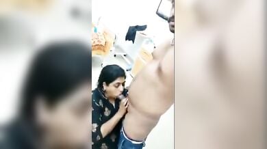 साउथ इंडियन टीचर आंटी ने लवर लड़के का लंड चूसा