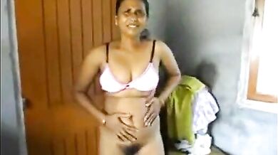 कामवाली की चूत मारी चोकीदार ने