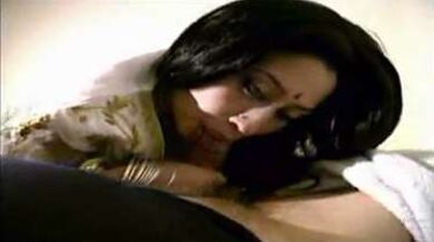 इंडियन लेड़ी की चिकनी चूत तेल लगाकर चोद डाली!