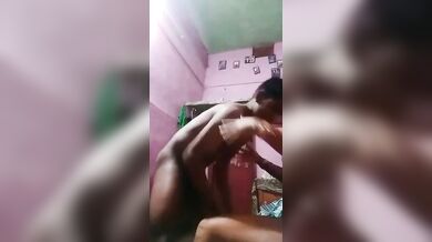 भाभीजी के पेटिकोट का नाडा खोलकर देवर ने उसकी चूत बजाई