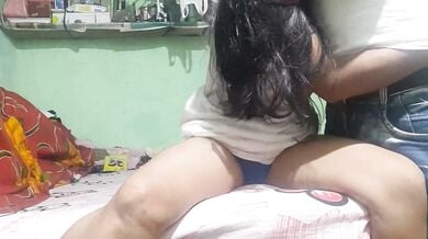 बीवी को सेक्सी लॉन्जरी तोहफे में दी; फिर बदले में उसे कुत्ते की तरह चोदा