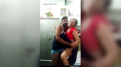 असल मर्दों की गोदी में चुदती ५ देसी लड़कियां और औरतें!