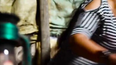 देहाती शादीशुदा औरत को नंगी नहाते और कपड़े बदलते चुपके से देखा