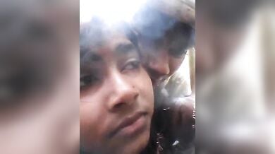 गन्ने के खेत में प्रेमिका की गांड में अपना गन्ना घुसाता प्रेमी