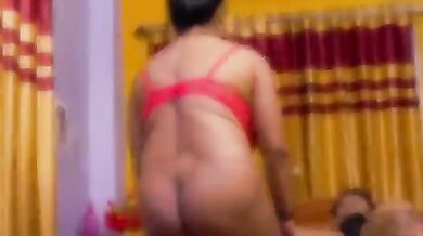 देवर के सामने बूब्स खुले छोड़कर नंगे चूतड़ लहराते हुए आई हॉट भाभी