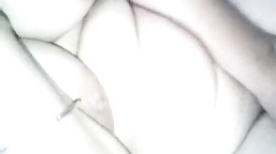 खूबसूरत इंडियन वाइफ ने किसिंग के बाद दिखाएं गोरे-गोरे बूब्स