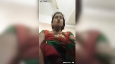 गाउन उठाकर भाभी अपने देवर के लंड पर बैठकर चुदी
