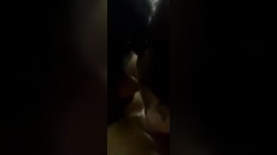 कंडोम फिसलकर निकलने के बाद भी गर्लफ्रैंड की चुदाई करता बॉयफ्रेंड