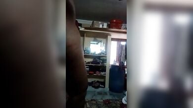 बड़े-बड़े चूतड़ों को खोलकर स्वाति नायडू ने दिखाया गांड का काला छेद