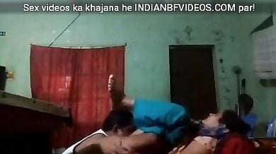 किरायेदार अंकल ने आंटी की चूत चाट के चोदा उसे