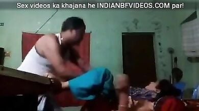 किरायेदार अंकल ने आंटी की चूत चाट के चोदा उसे