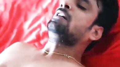 बॉयफ्रेंड की गोदी में बैठकर चुदती दो चोटियों वाली लड़की