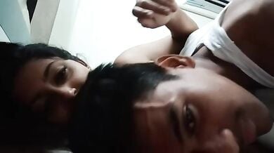 ब्यूटीफुल गर्लफ्रेंड ने अपने खूबसूरत बूब्स बॉयफ्रेंड से चुसवाए