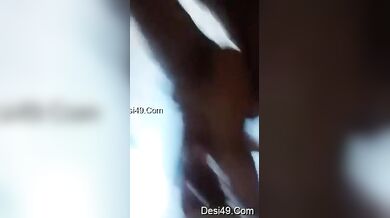 मोटी भाभी को देवर ने टाँगे उठा के चोदा बाथरूम में