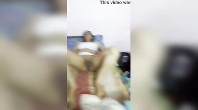 गुस्से में पैंटी उतारकर अपनी चूत चुदाई के लिए पेश करती गर्लफ्रेंड