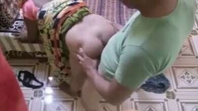बीवी गई मायके तो मालिक ने कामवाली को ही कुत्तिया बनाकर चोदा