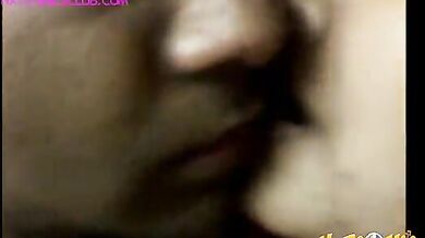 घरेलु बंगाली बीवी की गैर मर्द के साथ चुम्माचाटी