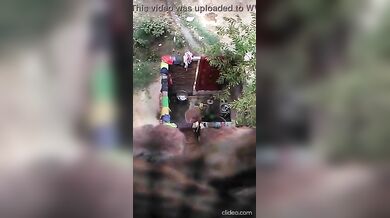 पड़ोस वाले की बीवी को नहाते हुए मैंने चुपके से फिल्माया