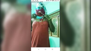 तेलुगु वाइफ एचडी वेबकेम पर न्यूड बॉडी दिखा रही हैं