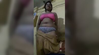 सलवार कमीज उतारकर भाभी ने दिखाए बड़े बूब्स और काली चूत